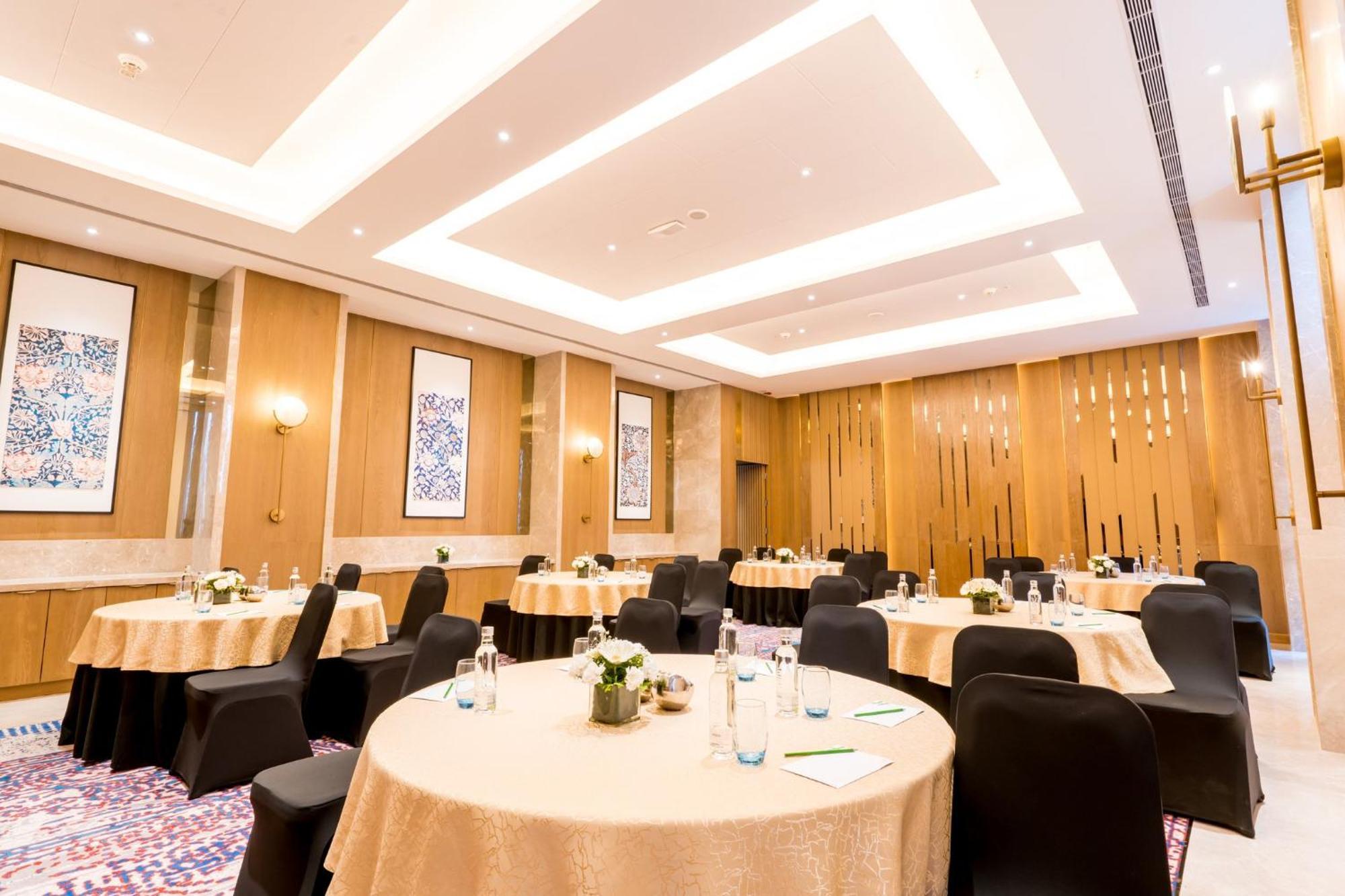 Airport By Ihg Lucknow
